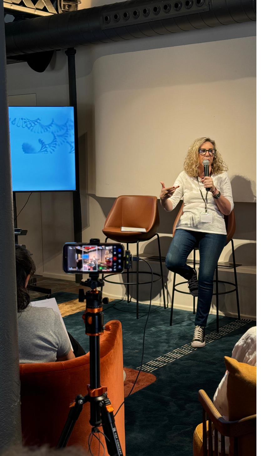 Julia Calabuig en una charla